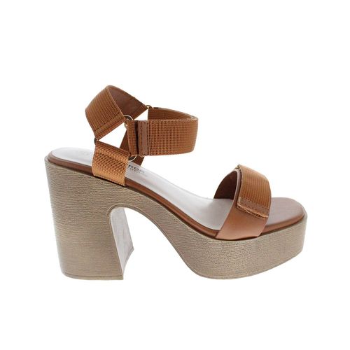 Sandalia casual Furor café para dama 26092C/N
