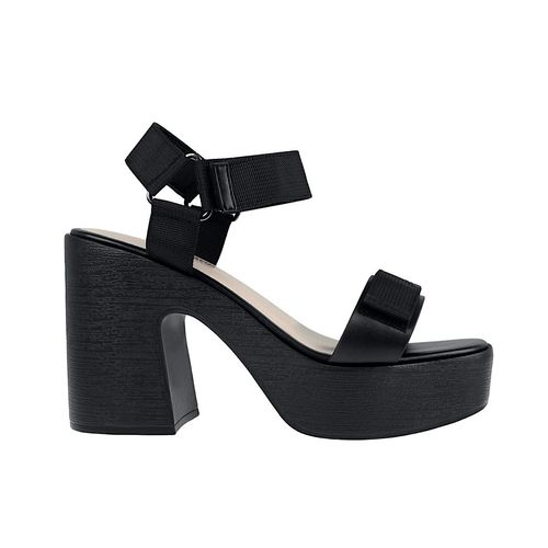 Sandalia casual Furor negro para dama 26091C/N