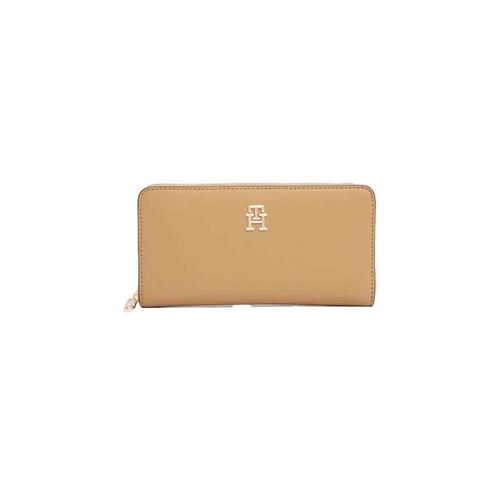 Cartera casual para dama Tommy Hilfiger beige AW0AW16927-RBC