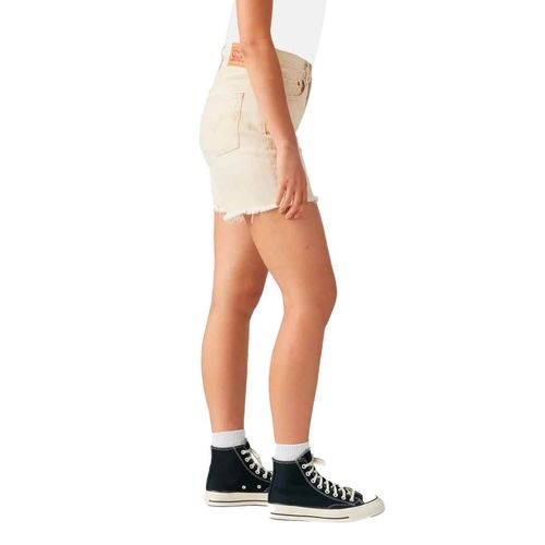 Short de mezclilla Levis beige para dama 85833-0081