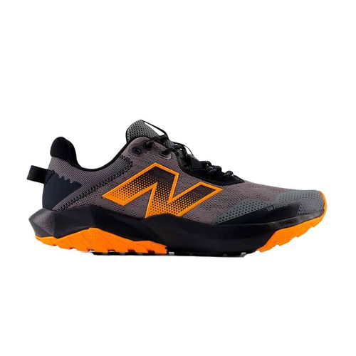 Tenis deportivo New Balance gris para caballero MTNTRCS6