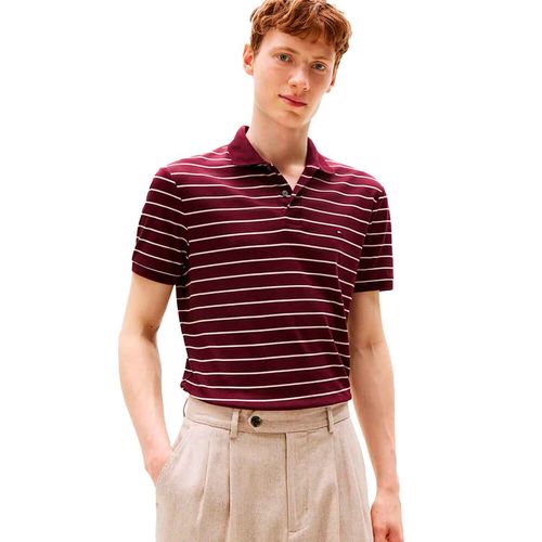 Playera tipo polo Tommy Hilfiger tinto para caballero MW0MW39994-0EZ