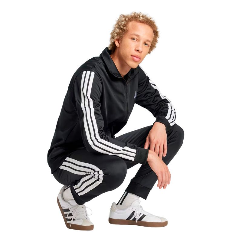 1558328