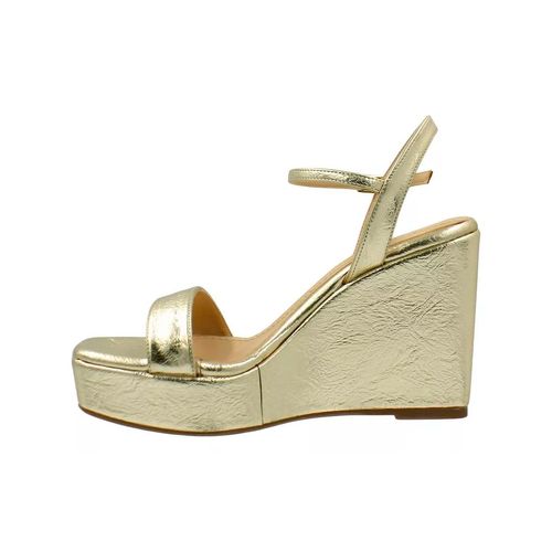 Sandalia con plataforma Senties dorado para dama 45-858